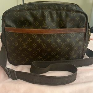 LOUIS VUITTON MONOGRAM REPORTER GM AUTHENTIC
••SALE FOR A FEW DAYS ONLY ••